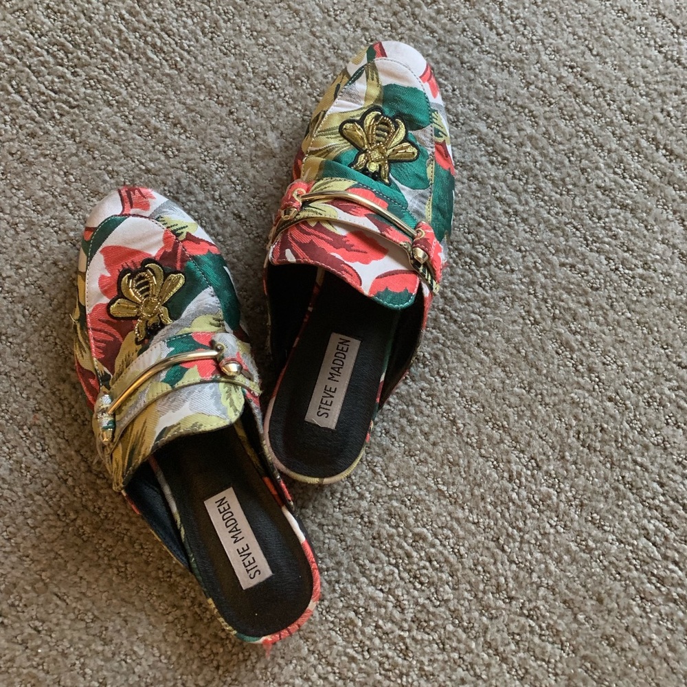 SUPER COMFY AND STYLISH MULES!!